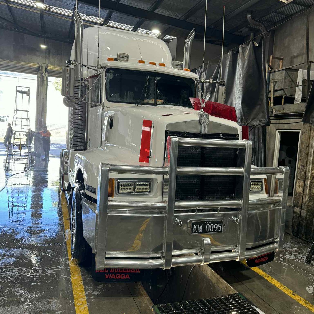 Exterior Truck Wash Service
