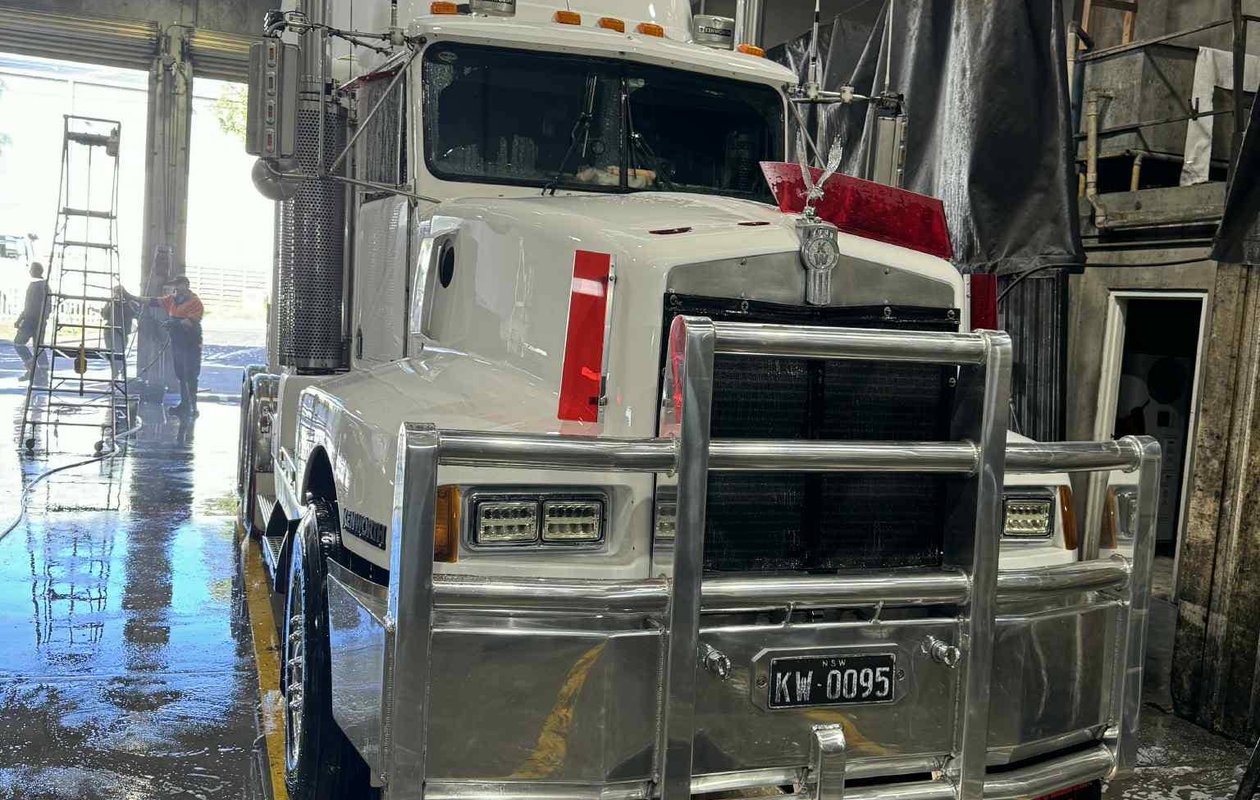 Heavy Duty Truck Wash Service