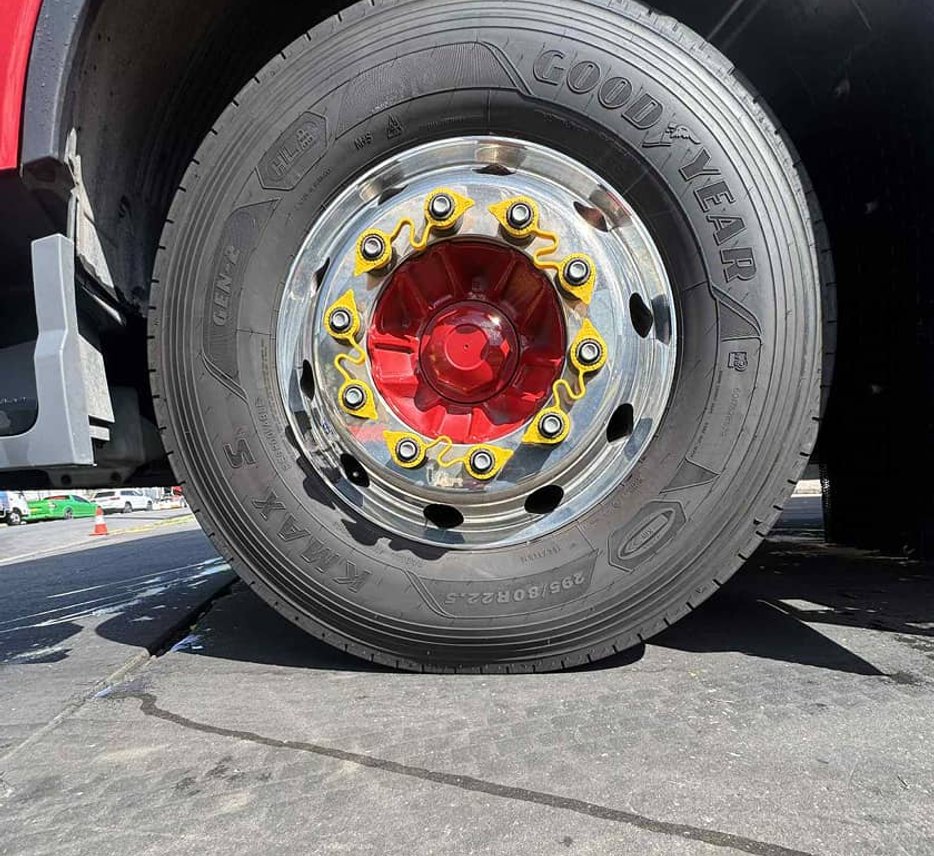 Professional Tyre Shine Service for Fleet Vehicles