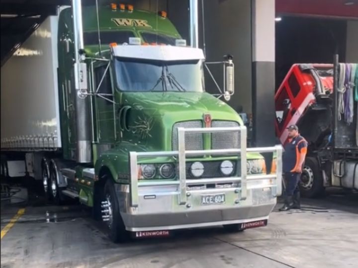 Commercial truck wash